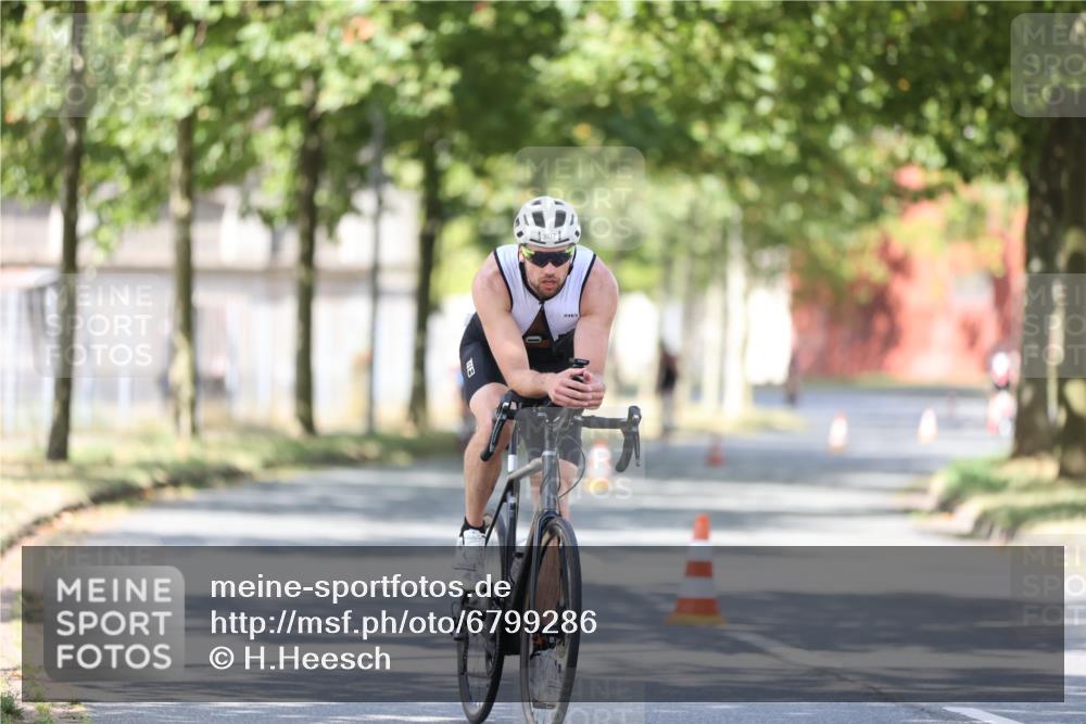 11.08.2024 - GEWOBA Citytriathlon Bremen H.Heesch http://msf.ph/oto/6799286 11.08.2024 11:56:35 Laufen  meine-sportfotos.de