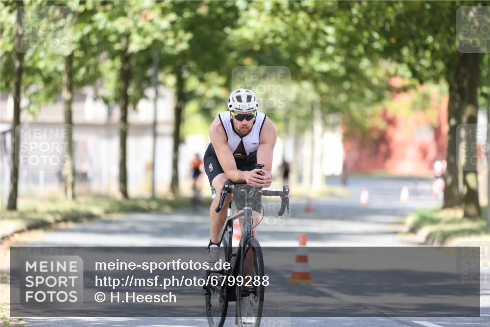 11.08.2024 - GEWOBA Citytriathlon Bremen H.Heesch http://msf.ph/oto/6799288 11.08.2024 11:56:35 Laufen  meine-sportfotos.de
