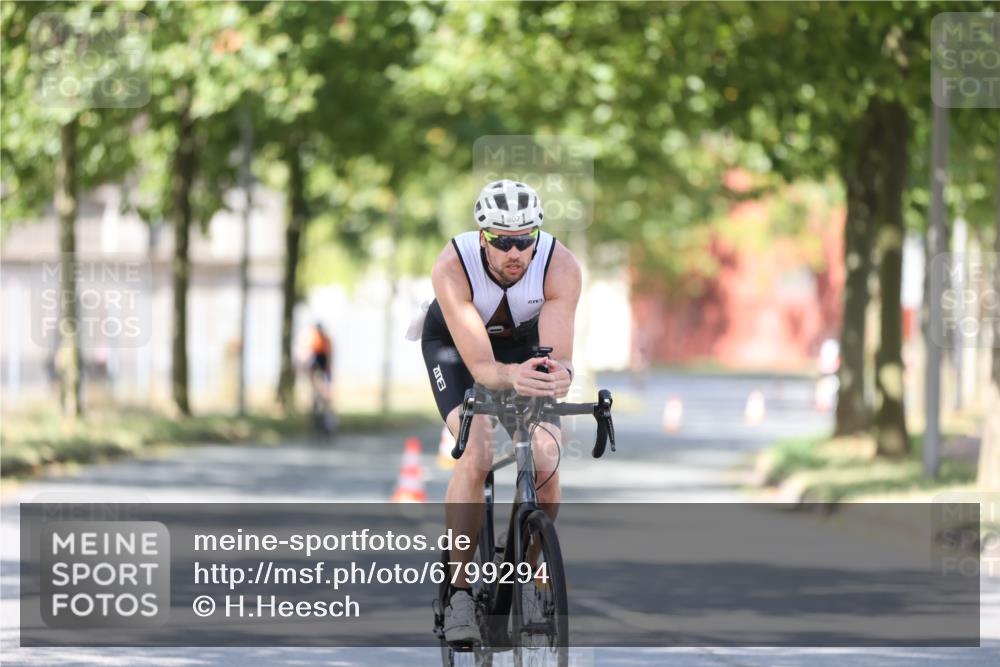 11.08.2024 - GEWOBA Citytriathlon Bremen H.Heesch http://msf.ph/oto/6799294 11.08.2024 11:56:35 Laufen  meine-sportfotos.de