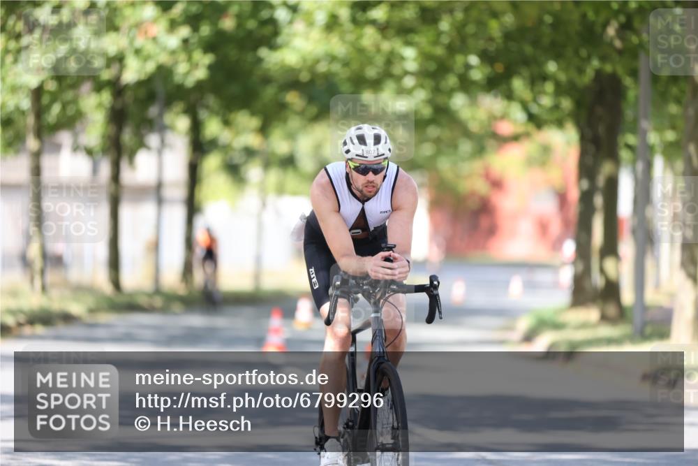 11.08.2024 - GEWOBA Citytriathlon Bremen H.Heesch http://msf.ph/oto/6799296 11.08.2024 11:56:35 Laufen  meine-sportfotos.de