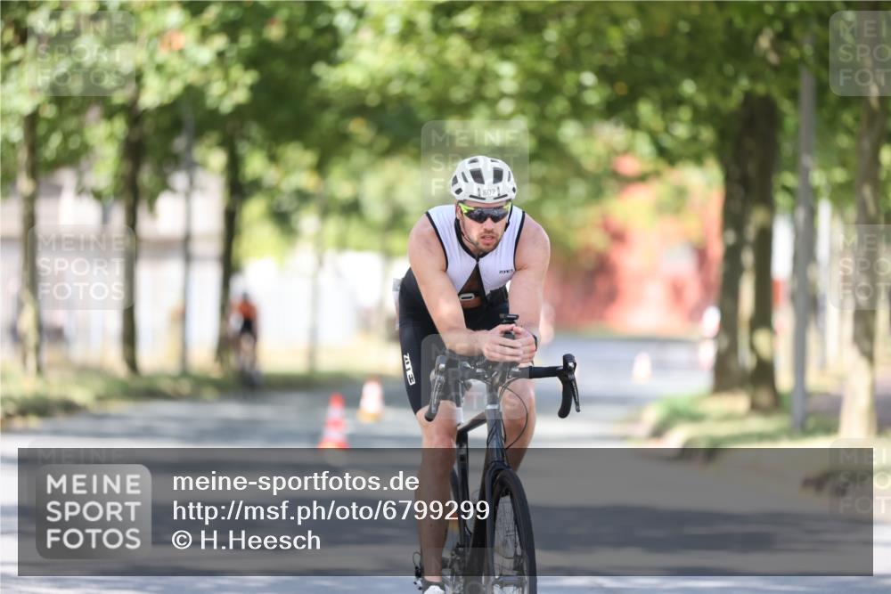 11.08.2024 - GEWOBA Citytriathlon Bremen H.Heesch http://msf.ph/oto/6799299 11.08.2024 11:56:36 Laufen  meine-sportfotos.de