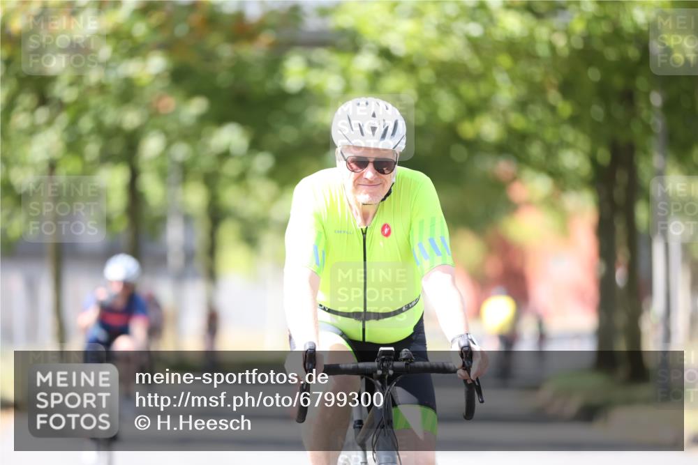 11.08.2024 - GEWOBA Citytriathlon Bremen H.Heesch http://msf.ph/oto/6799300 11.08.2024 13:37:33 Radfahren 367, 407, 533, 553, 605, 615, 656, 667, xxx meine-sportfotos.de
