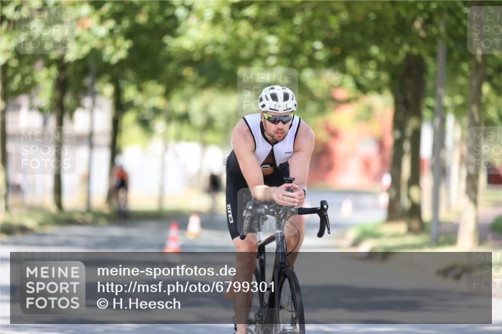 11.08.2024 - GEWOBA Citytriathlon Bremen H.Heesch http://msf.ph/oto/6799301 11.08.2024 11:56:36 Laufen  meine-sportfotos.de
