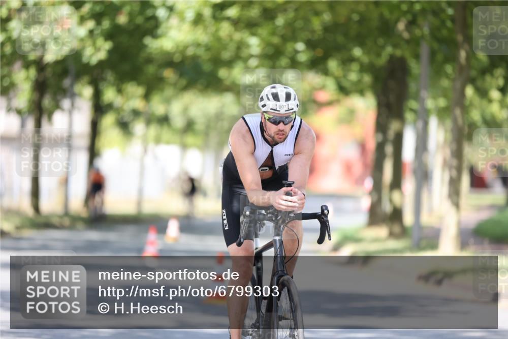 11.08.2024 - GEWOBA Citytriathlon Bremen H.Heesch http://msf.ph/oto/6799303 11.08.2024 11:56:36 Laufen  meine-sportfotos.de
