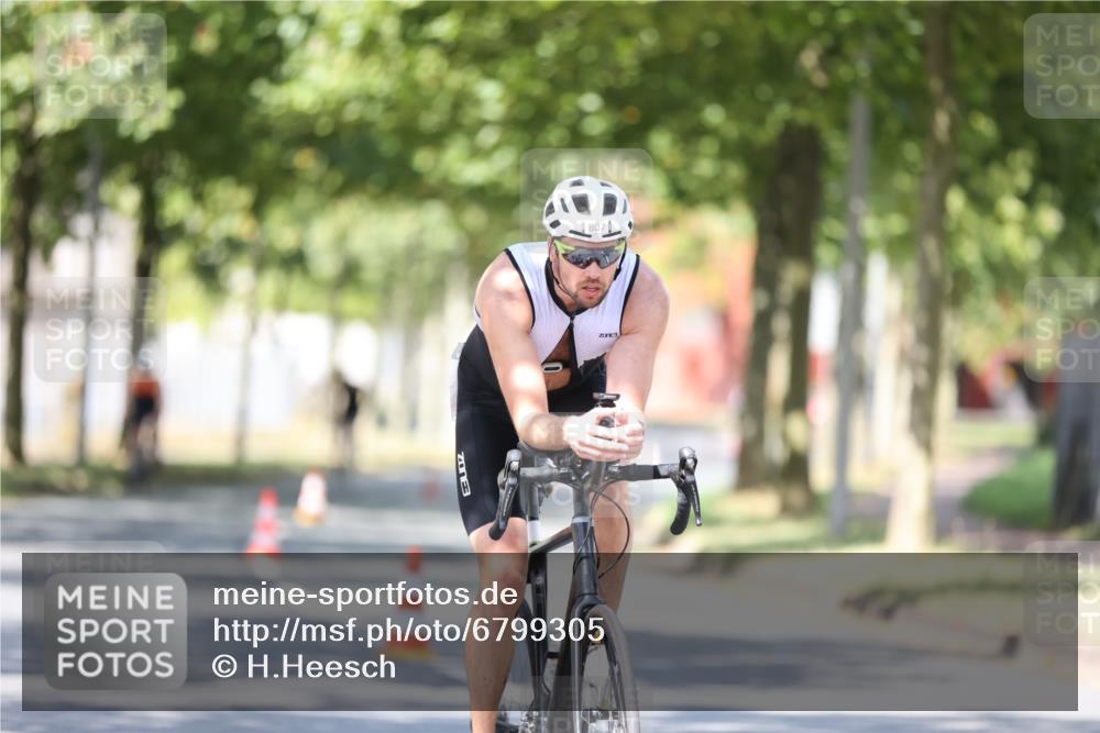 11.08.2024 - GEWOBA Citytriathlon Bremen H.Heesch http://msf.ph/oto/6799305 11.08.2024 11:56:36 Laufen  meine-sportfotos.de