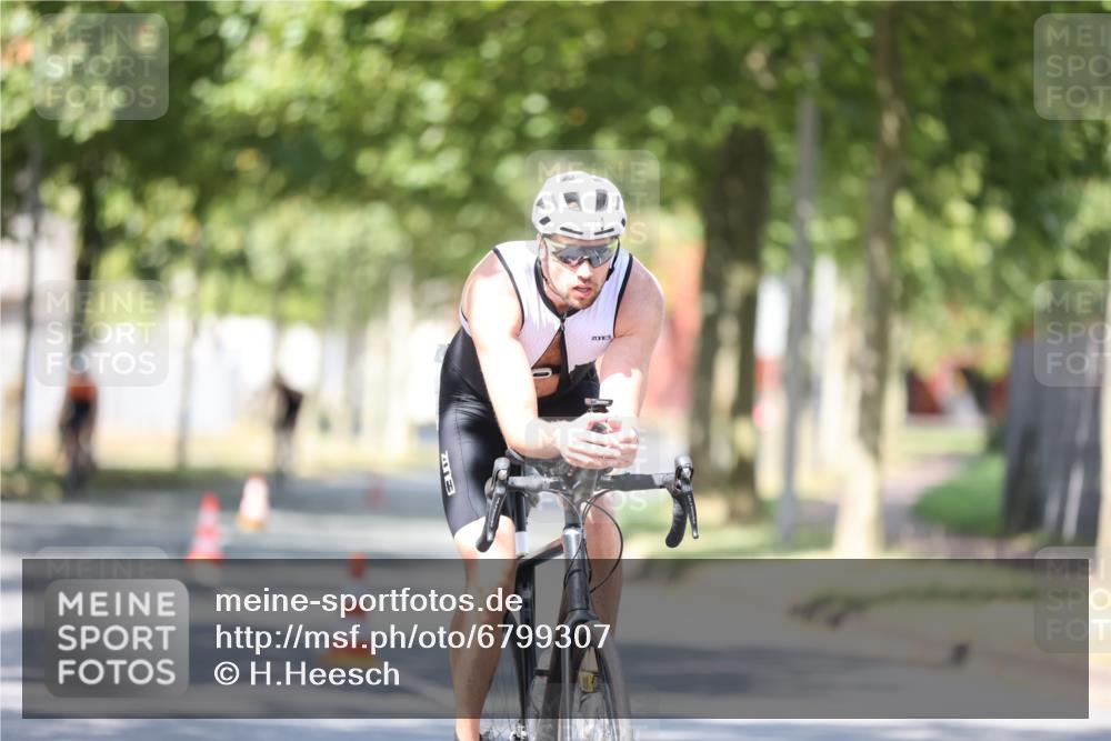 11.08.2024 - GEWOBA Citytriathlon Bremen H.Heesch http://msf.ph/oto/6799307 11.08.2024 11:56:36 Laufen  meine-sportfotos.de