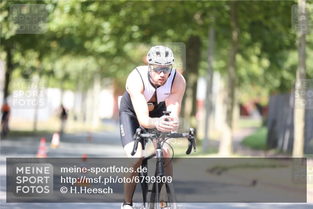 11.08.2024 - GEWOBA Citytriathlon Bremen H.Heesch http://msf.ph/oto/6799309 11.08.2024 11:56:36 Laufen  meine-sportfotos.de
