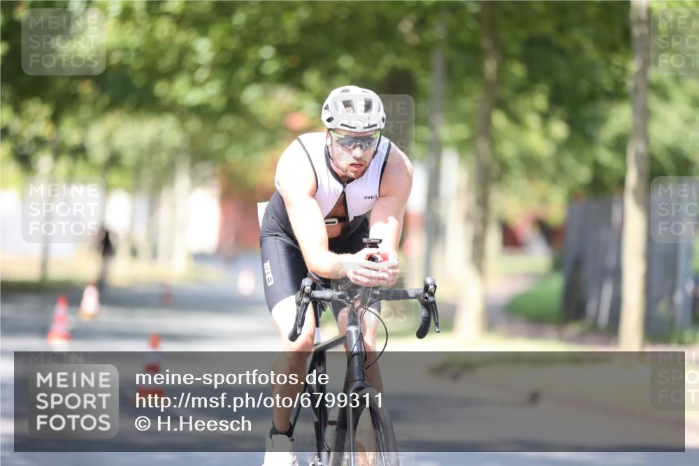 11.08.2024 - GEWOBA Citytriathlon Bremen H.Heesch http://msf.ph/oto/6799311 11.08.2024 11:56:36 Laufen  meine-sportfotos.de