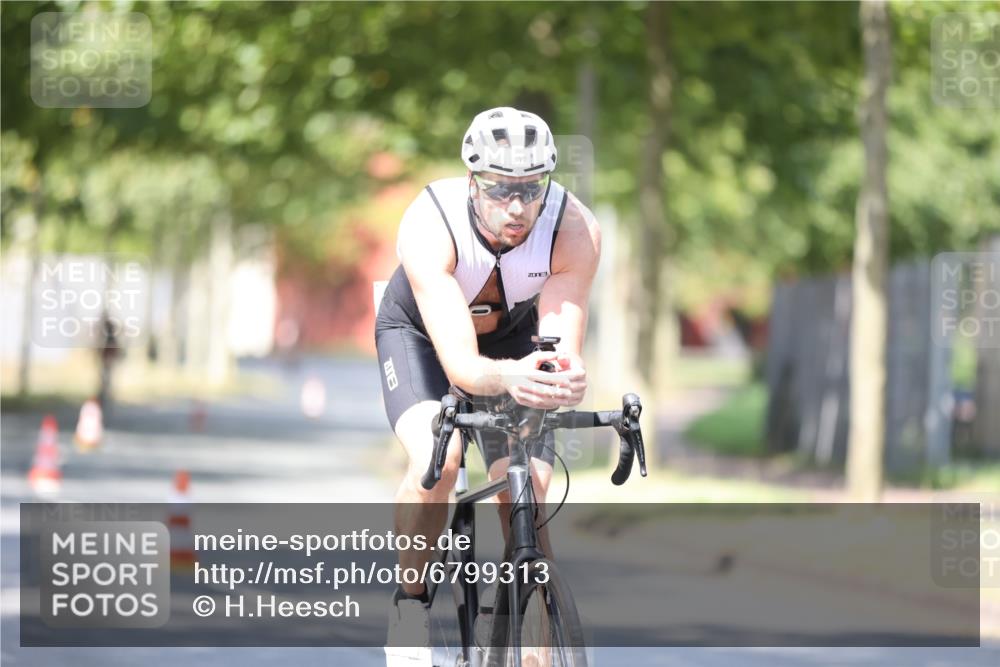 11.08.2024 - GEWOBA Citytriathlon Bremen H.Heesch http://msf.ph/oto/6799313 11.08.2024 11:56:36 Laufen  meine-sportfotos.de