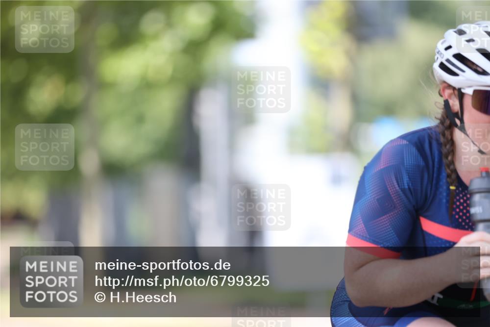 11.08.2024 - GEWOBA Citytriathlon Bremen H.Heesch http://msf.ph/oto/6799325 11.08.2024 13:37:35 Radfahren 367, 407, 533, 553, 605, 615, 656, 667, xxx meine-sportfotos.de