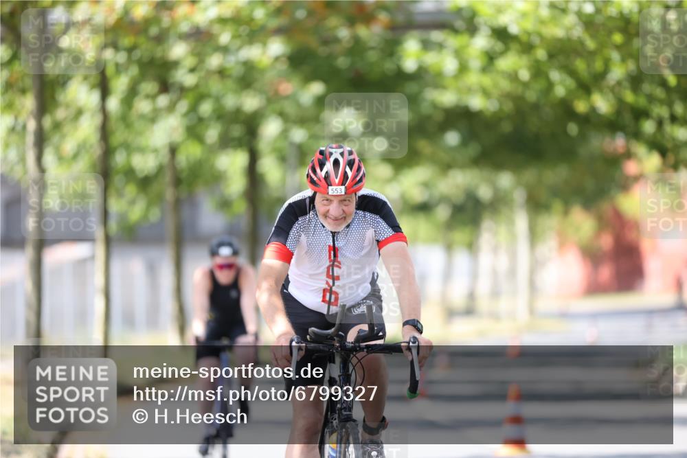 11.08.2024 - GEWOBA Citytriathlon Bremen H.Heesch http://msf.ph/oto/6799327 11.08.2024 13:37:38 Radfahren 367, 407, 533, 553, 605, 615, 656, 667, xxx meine-sportfotos.de