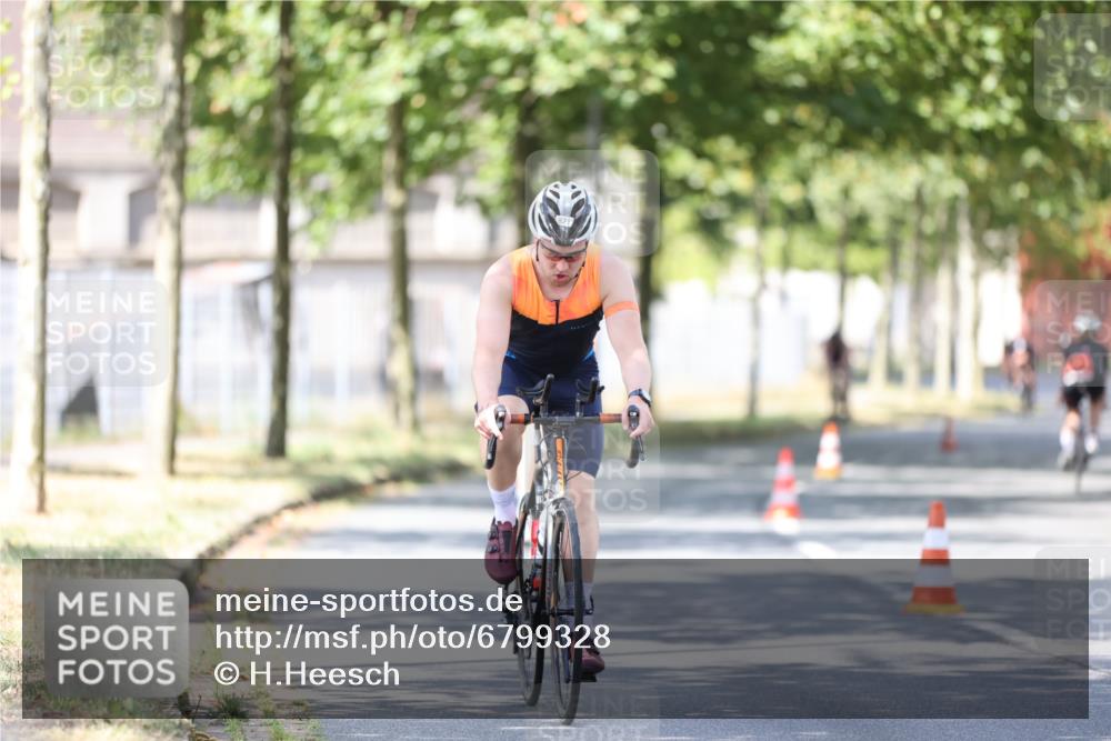 11.08.2024 - GEWOBA Citytriathlon Bremen H.Heesch http://msf.ph/oto/6799328 11.08.2024 11:56:41 Laufen  meine-sportfotos.de