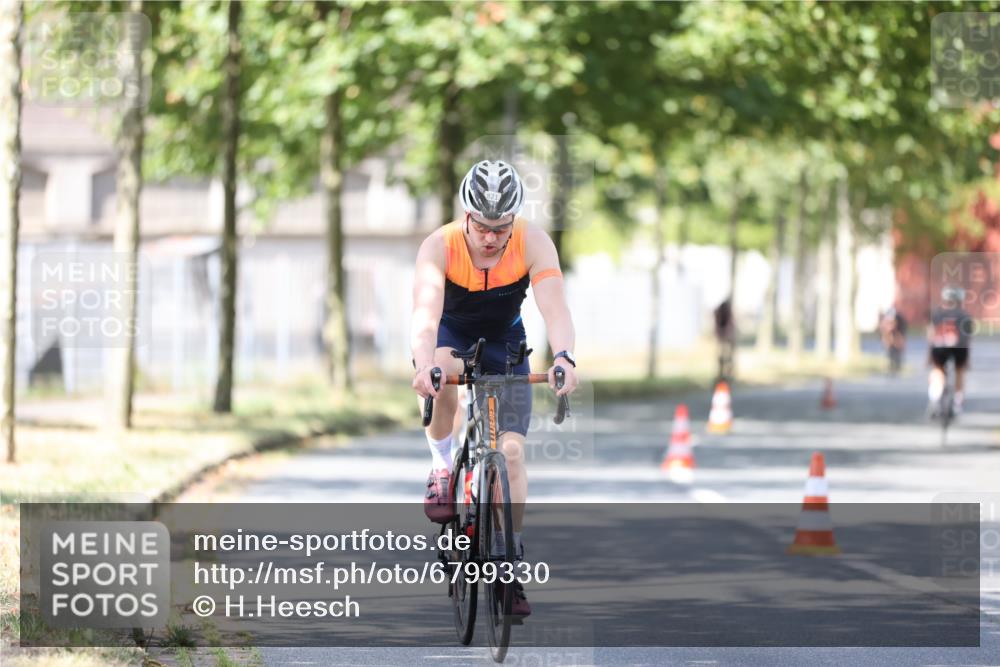 11.08.2024 - GEWOBA Citytriathlon Bremen H.Heesch http://msf.ph/oto/6799330 11.08.2024 11:56:41 Laufen  meine-sportfotos.de