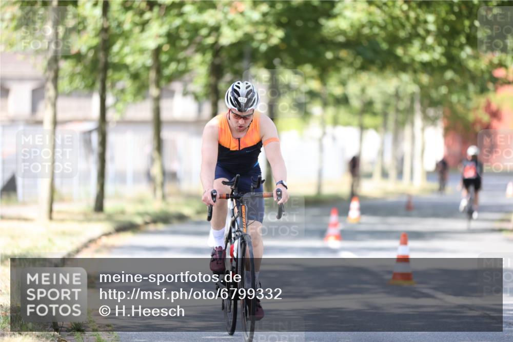11.08.2024 - GEWOBA Citytriathlon Bremen H.Heesch http://msf.ph/oto/6799332 11.08.2024 11:56:41 Laufen  meine-sportfotos.de