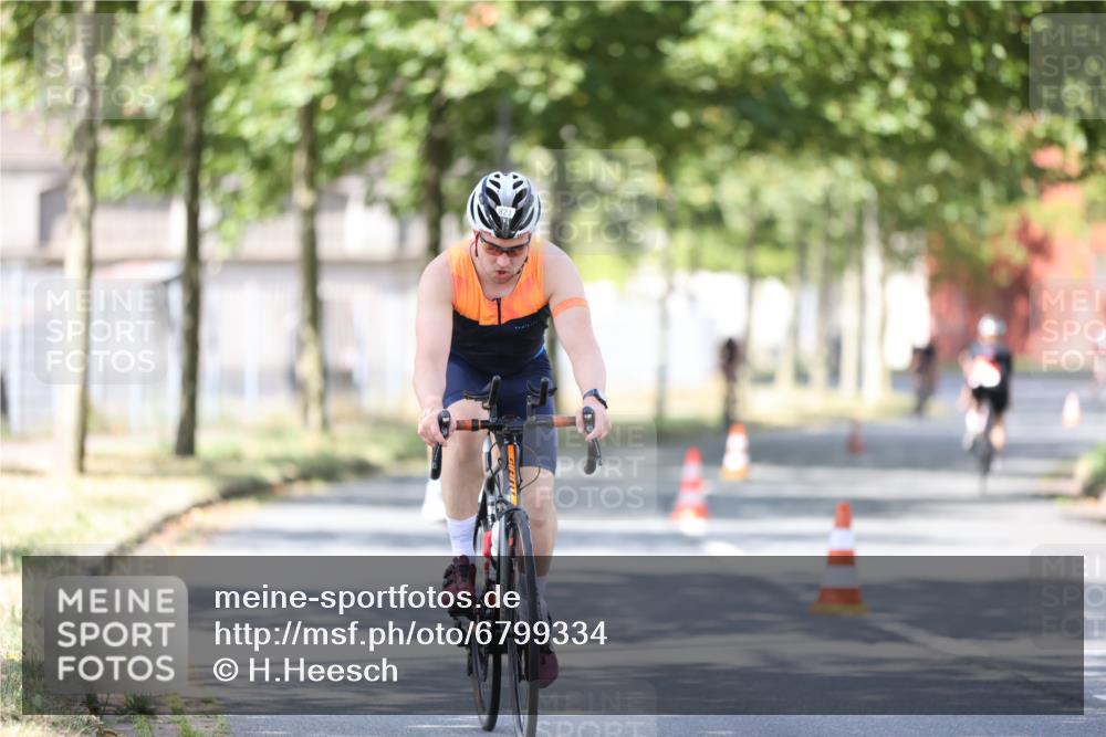 11.08.2024 - GEWOBA Citytriathlon Bremen H.Heesch http://msf.ph/oto/6799334 11.08.2024 11:56:41 Laufen  meine-sportfotos.de