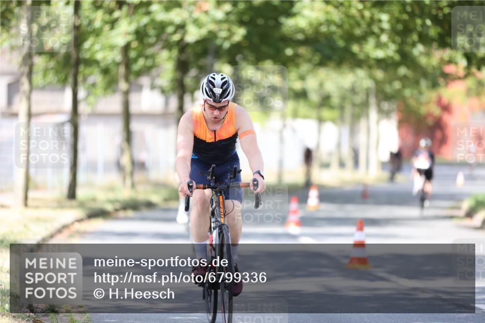 11.08.2024 - GEWOBA Citytriathlon Bremen H.Heesch http://msf.ph/oto/6799336 11.08.2024 11:56:41 Laufen  meine-sportfotos.de
