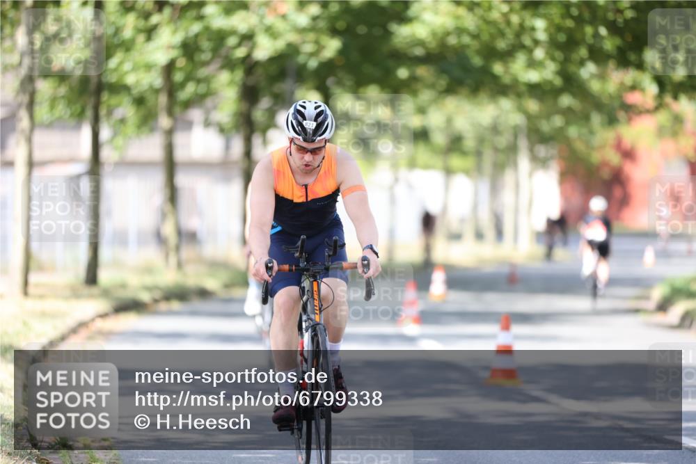 11.08.2024 - GEWOBA Citytriathlon Bremen H.Heesch http://msf.ph/oto/6799338 11.08.2024 11:56:41 Laufen  meine-sportfotos.de