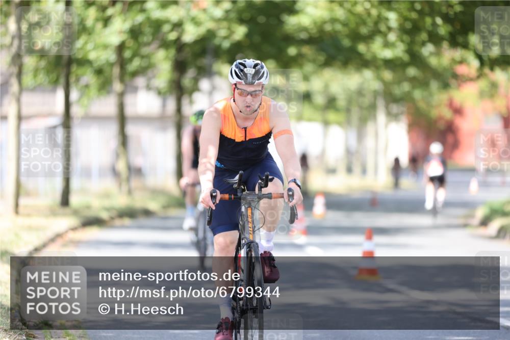11.08.2024 - GEWOBA Citytriathlon Bremen H.Heesch http://msf.ph/oto/6799344 11.08.2024 11:56:42 Laufen  meine-sportfotos.de