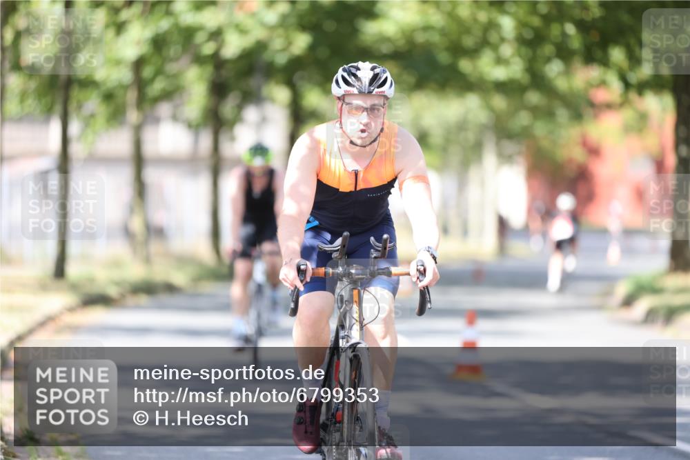 11.08.2024 - GEWOBA Citytriathlon Bremen H.Heesch http://msf.ph/oto/6799353 11.08.2024 11:56:42 Laufen  meine-sportfotos.de