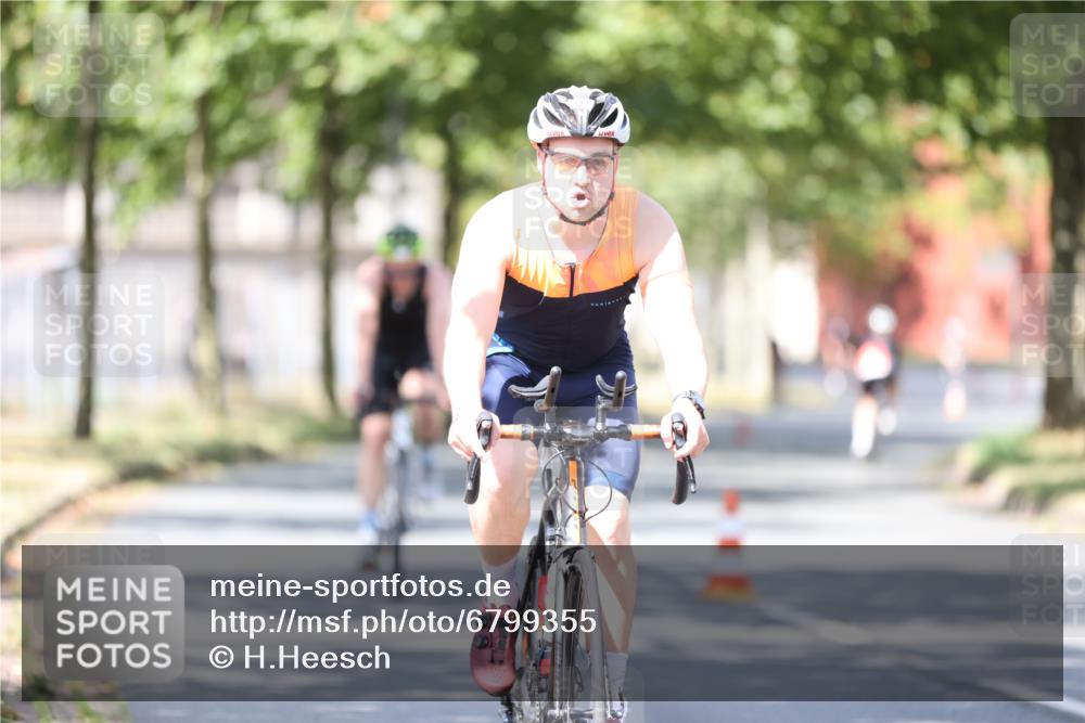 11.08.2024 - GEWOBA Citytriathlon Bremen H.Heesch http://msf.ph/oto/6799355 11.08.2024 11:56:42 Laufen  meine-sportfotos.de