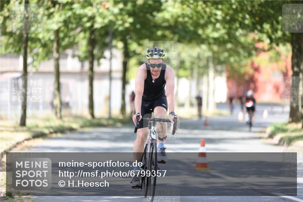 11.08.2024 - GEWOBA Citytriathlon Bremen H.Heesch http://msf.ph/oto/6799357 11.08.2024 11:56:43 Laufen  meine-sportfotos.de
