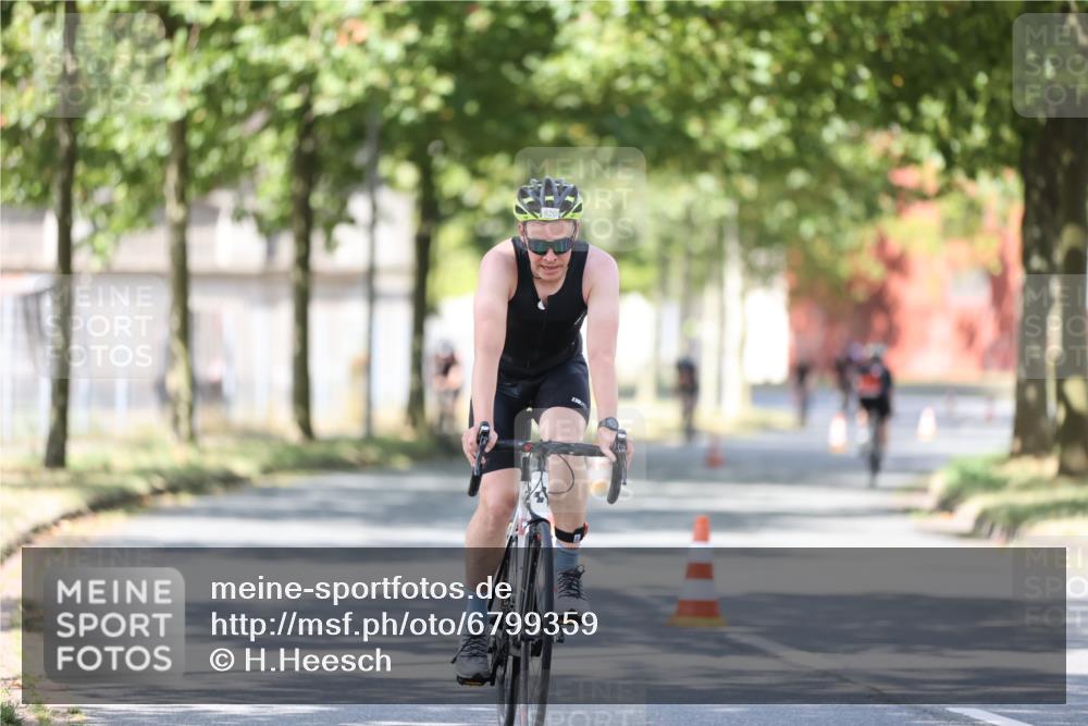 11.08.2024 - GEWOBA Citytriathlon Bremen H.Heesch http://msf.ph/oto/6799359 11.08.2024 11:56:43 Laufen  meine-sportfotos.de