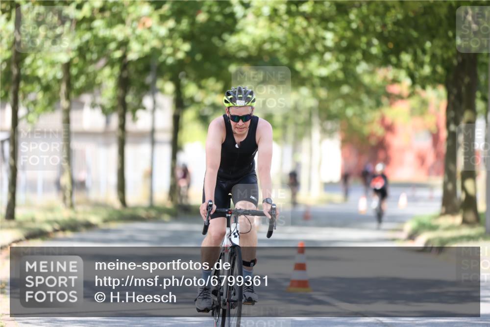 11.08.2024 - GEWOBA Citytriathlon Bremen H.Heesch http://msf.ph/oto/6799361 11.08.2024 11:56:43 Laufen  meine-sportfotos.de