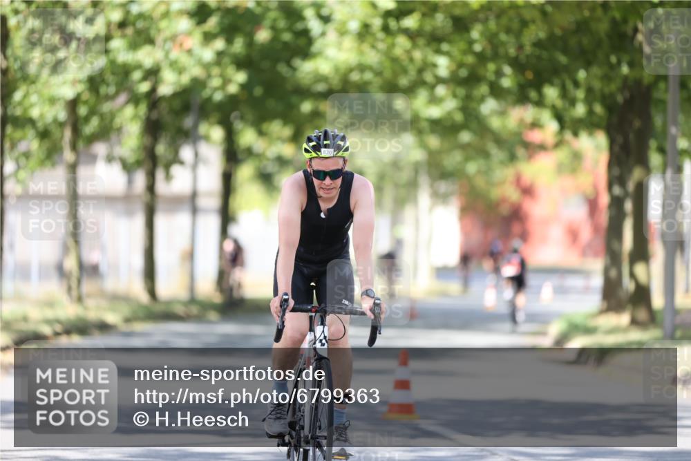 11.08.2024 - GEWOBA Citytriathlon Bremen H.Heesch http://msf.ph/oto/6799363 11.08.2024 11:56:43 Laufen  meine-sportfotos.de