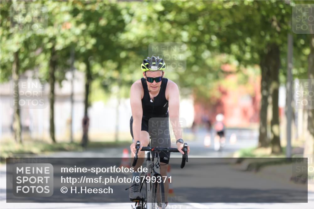 11.08.2024 - GEWOBA Citytriathlon Bremen H.Heesch http://msf.ph/oto/6799371 11.08.2024 11:56:43 Laufen  meine-sportfotos.de