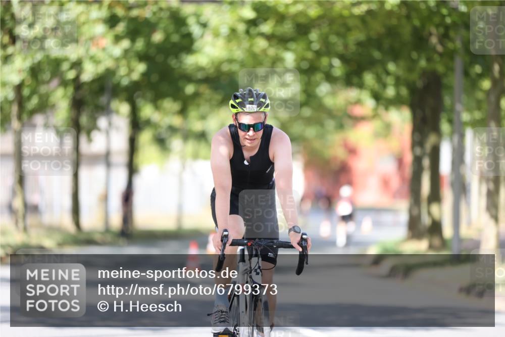 11.08.2024 - GEWOBA Citytriathlon Bremen H.Heesch http://msf.ph/oto/6799373 11.08.2024 11:56:43 Laufen  meine-sportfotos.de