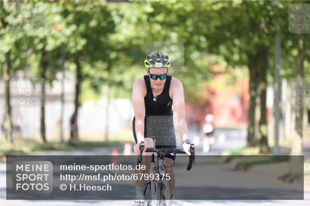 11.08.2024 - GEWOBA Citytriathlon Bremen H.Heesch http://msf.ph/oto/6799375 11.08.2024 11:56:43 Laufen  meine-sportfotos.de