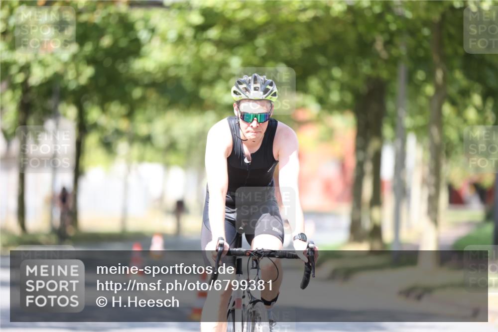 11.08.2024 - GEWOBA Citytriathlon Bremen H.Heesch http://msf.ph/oto/6799381 11.08.2024 11:56:43 Laufen  meine-sportfotos.de