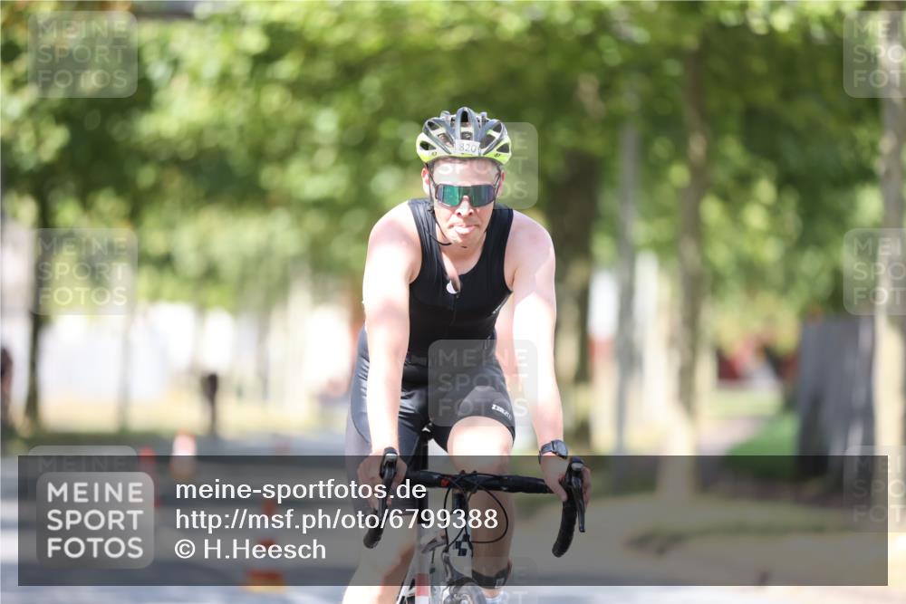 11.08.2024 - GEWOBA Citytriathlon Bremen H.Heesch http://msf.ph/oto/6799388 11.08.2024 11:56:43 Laufen  meine-sportfotos.de