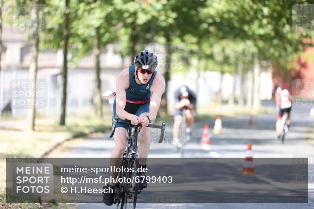11.08.2024 - GEWOBA Citytriathlon Bremen H.Heesch http://msf.ph/oto/6799403 11.08.2024 11:56:49 Laufen  meine-sportfotos.de
