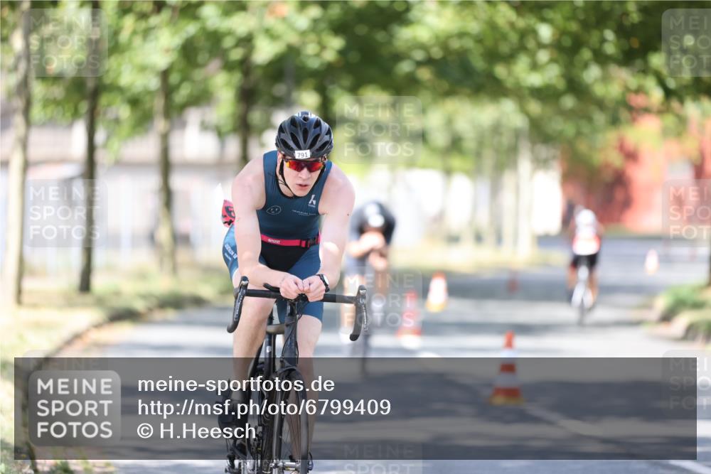 11.08.2024 - GEWOBA Citytriathlon Bremen H.Heesch http://msf.ph/oto/6799409 11.08.2024 11:56:49 Laufen  meine-sportfotos.de