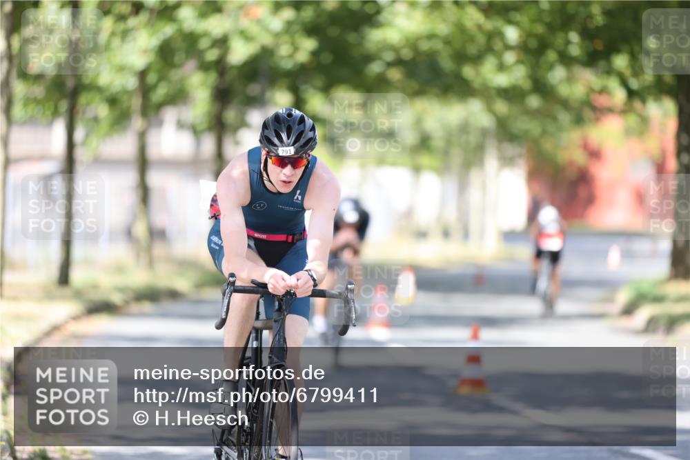11.08.2024 - GEWOBA Citytriathlon Bremen H.Heesch http://msf.ph/oto/6799411 11.08.2024 11:56:49 Laufen  meine-sportfotos.de