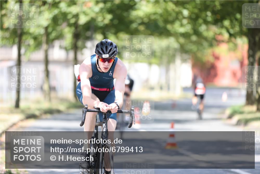 11.08.2024 - GEWOBA Citytriathlon Bremen H.Heesch http://msf.ph/oto/6799413 11.08.2024 11:56:49 Laufen  meine-sportfotos.de