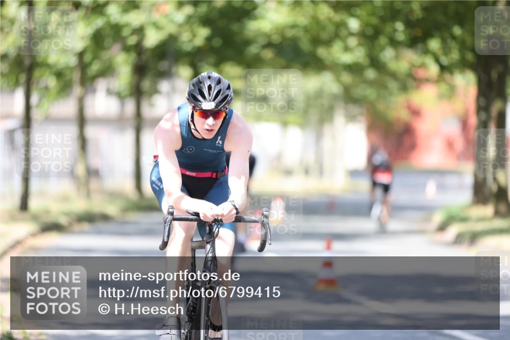 11.08.2024 - GEWOBA Citytriathlon Bremen H.Heesch http://msf.ph/oto/6799415 11.08.2024 11:56:49 Laufen  meine-sportfotos.de