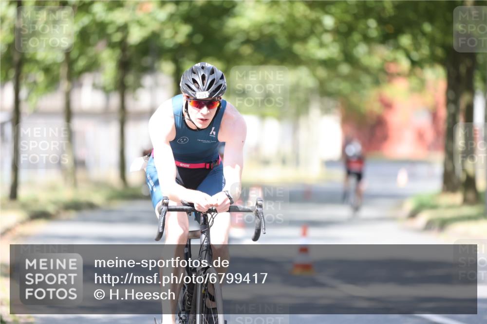11.08.2024 - GEWOBA Citytriathlon Bremen H.Heesch http://msf.ph/oto/6799417 11.08.2024 11:56:49 Laufen  meine-sportfotos.de
