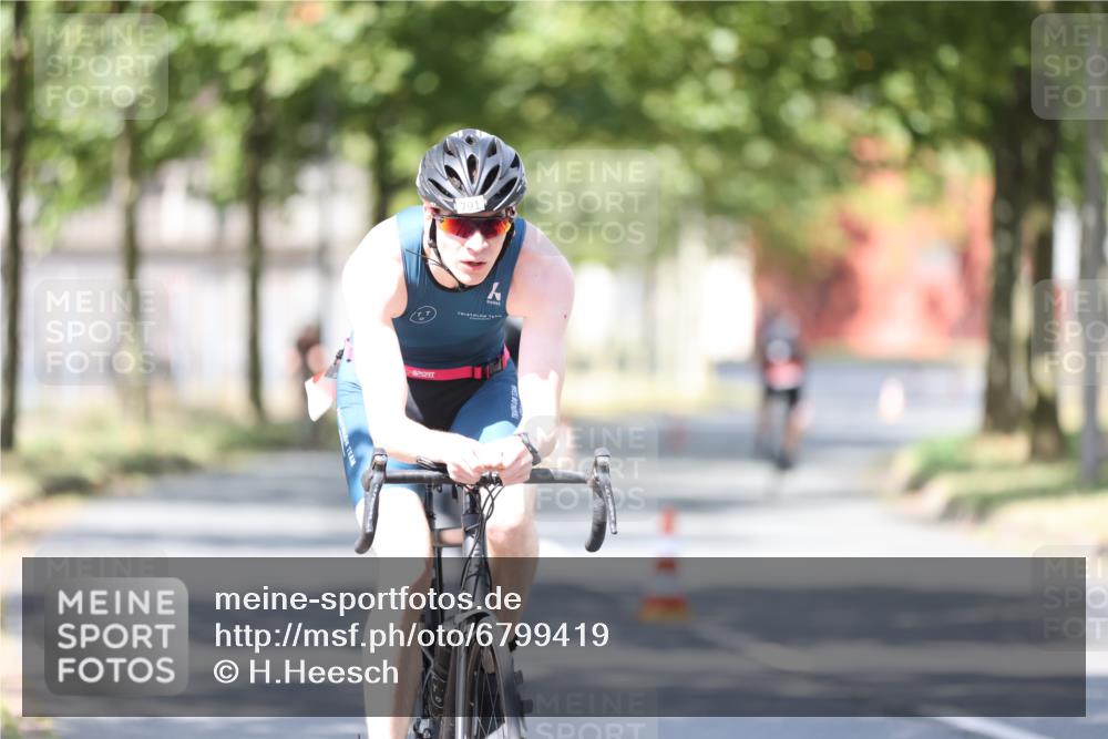 11.08.2024 - GEWOBA Citytriathlon Bremen H.Heesch http://msf.ph/oto/6799419 11.08.2024 11:56:49 Laufen  meine-sportfotos.de