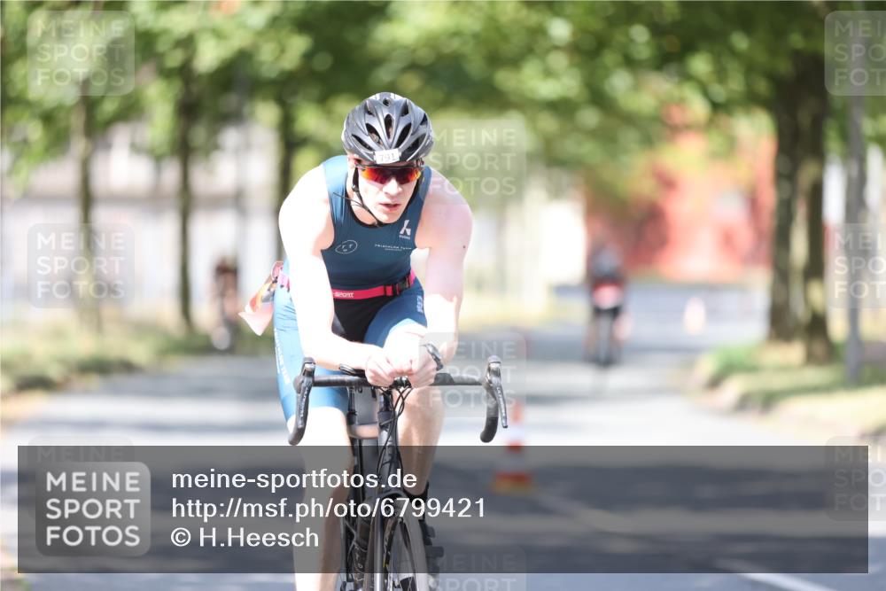 11.08.2024 - GEWOBA Citytriathlon Bremen H.Heesch http://msf.ph/oto/6799421 11.08.2024 11:56:49 Laufen  meine-sportfotos.de