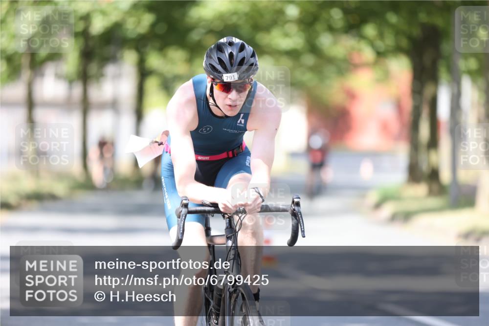 11.08.2024 - GEWOBA Citytriathlon Bremen H.Heesch http://msf.ph/oto/6799425 11.08.2024 11:56:49 Laufen  meine-sportfotos.de
