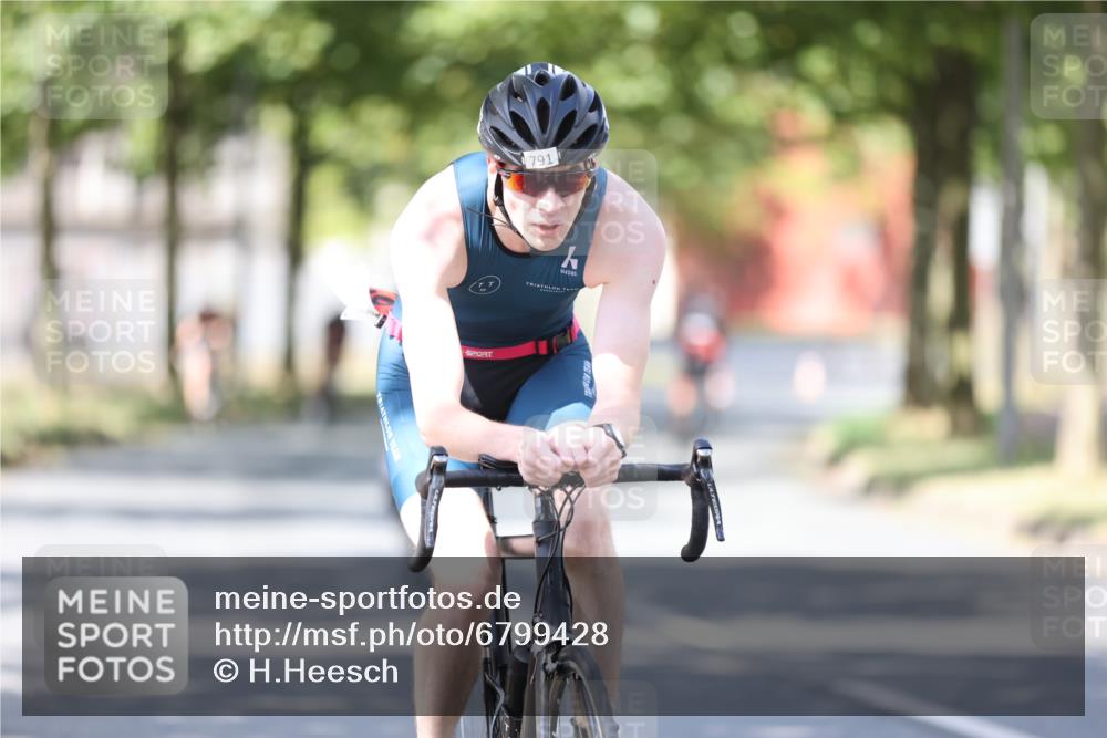 11.08.2024 - GEWOBA Citytriathlon Bremen H.Heesch http://msf.ph/oto/6799428 11.08.2024 11:56:49 Laufen  meine-sportfotos.de