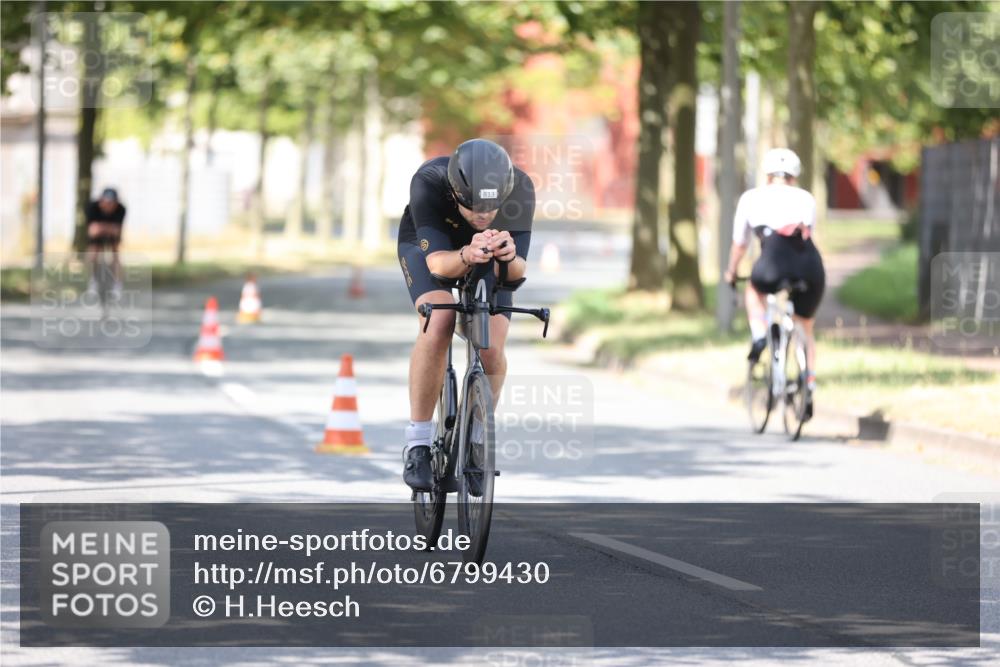 11.08.2024 - GEWOBA Citytriathlon Bremen H.Heesch http://msf.ph/oto/6799430 11.08.2024 11:56:50 Laufen  meine-sportfotos.de