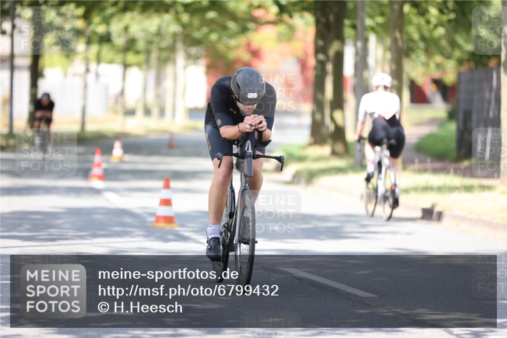 11.08.2024 - GEWOBA Citytriathlon Bremen H.Heesch http://msf.ph/oto/6799432 11.08.2024 11:56:50 Laufen  meine-sportfotos.de