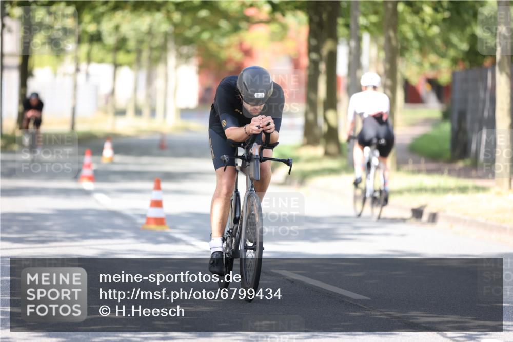 11.08.2024 - GEWOBA Citytriathlon Bremen H.Heesch http://msf.ph/oto/6799434 11.08.2024 11:56:50 Laufen  meine-sportfotos.de