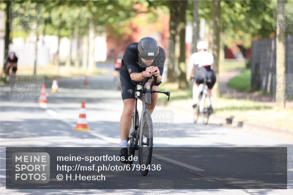 11.08.2024 - GEWOBA Citytriathlon Bremen H.Heesch http://msf.ph/oto/6799436 11.08.2024 11:56:50 Laufen  meine-sportfotos.de