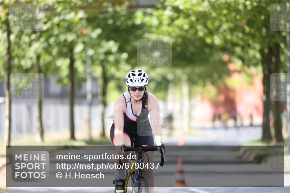 11.08.2024 - GEWOBA Citytriathlon Bremen H.Heesch http://msf.ph/oto/6799437 11.08.2024 13:38:06 Radfahren 405, 424, 522, 591, 604, 655, 675 meine-sportfotos.de
