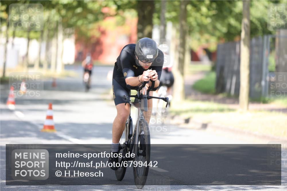 11.08.2024 - GEWOBA Citytriathlon Bremen H.Heesch http://msf.ph/oto/6799442 11.08.2024 11:56:50 Laufen  meine-sportfotos.de