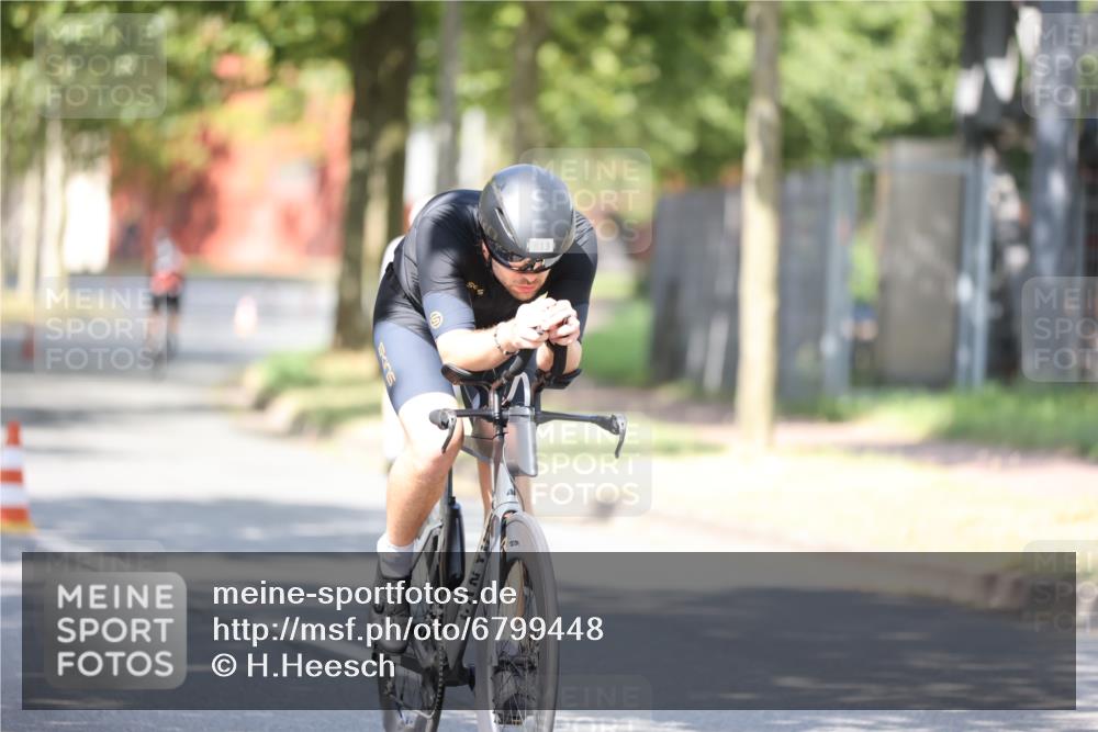 11.08.2024 - GEWOBA Citytriathlon Bremen H.Heesch http://msf.ph/oto/6799448 11.08.2024 11:56:50 Laufen  meine-sportfotos.de